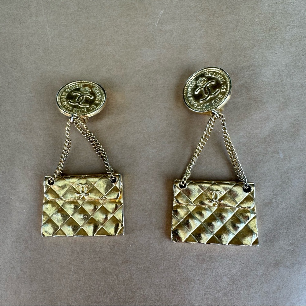 Coco Chanel Vintage Gold Metal CC Coin and Quilted Flap Bag Drop Earrings 1993 - Picture 9 of 12